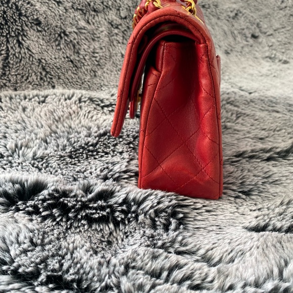 Chanel Classic Flap in Red Lambskin Series 1 Vintage 24k gold plated hardware - Picture 11 of 12